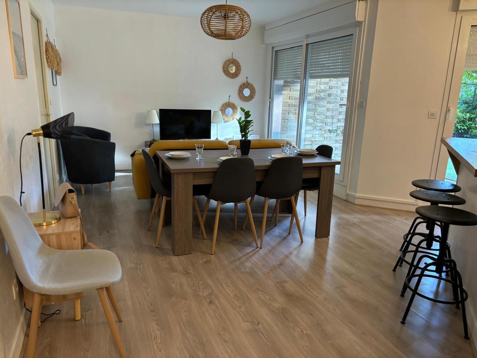 Appartement En Centre Ville Avec Cour Face Au Parc Pasteur Orlean Zewnętrze zdjęcie
